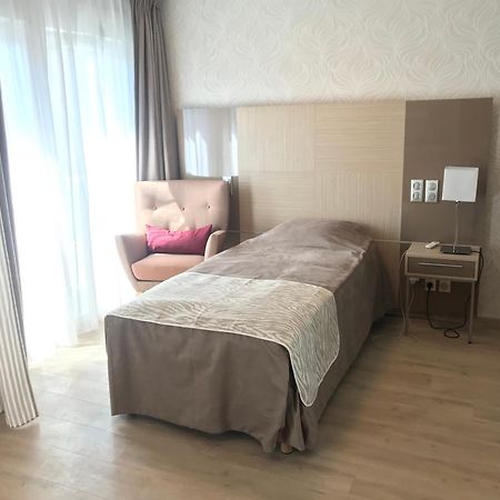 Zenao Montreuil- Croix De Chavaux Apartment Montreuil  Ngoại thất bức ảnh