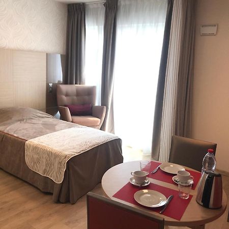 Zenao Montreuil- Croix De Chavaux Apartment Montreuil  Ngoại thất bức ảnh