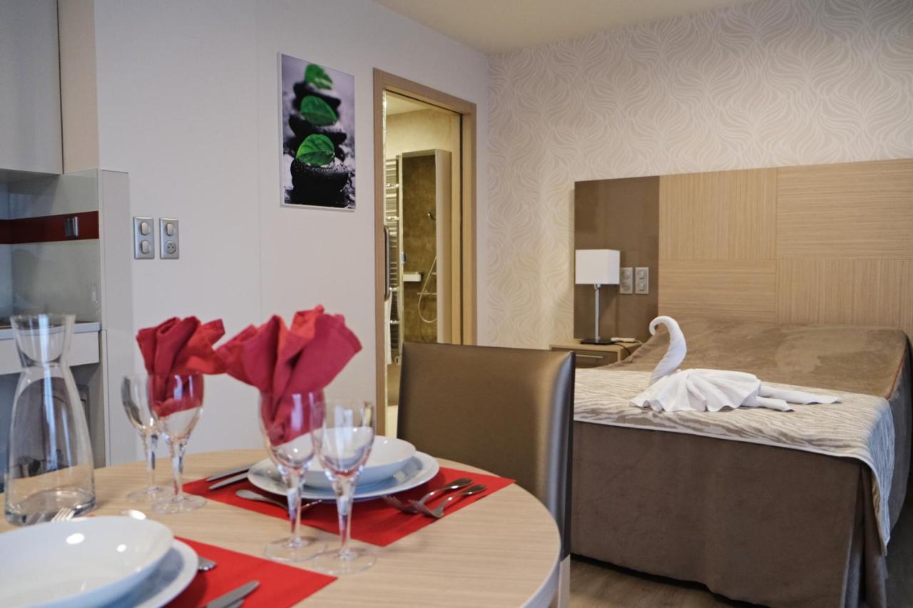 Zenao Montreuil- Croix De Chavaux Apartment Montreuil  Ngoại thất bức ảnh
