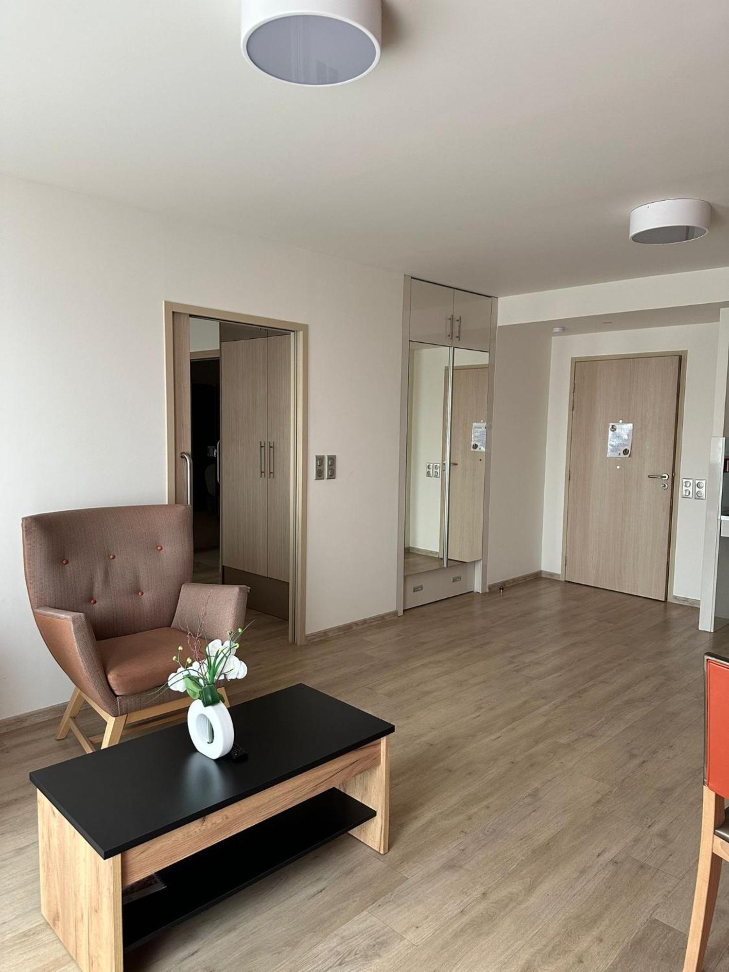 Zenao Montreuil- Croix De Chavaux Apartment Montreuil  Ngoại thất bức ảnh