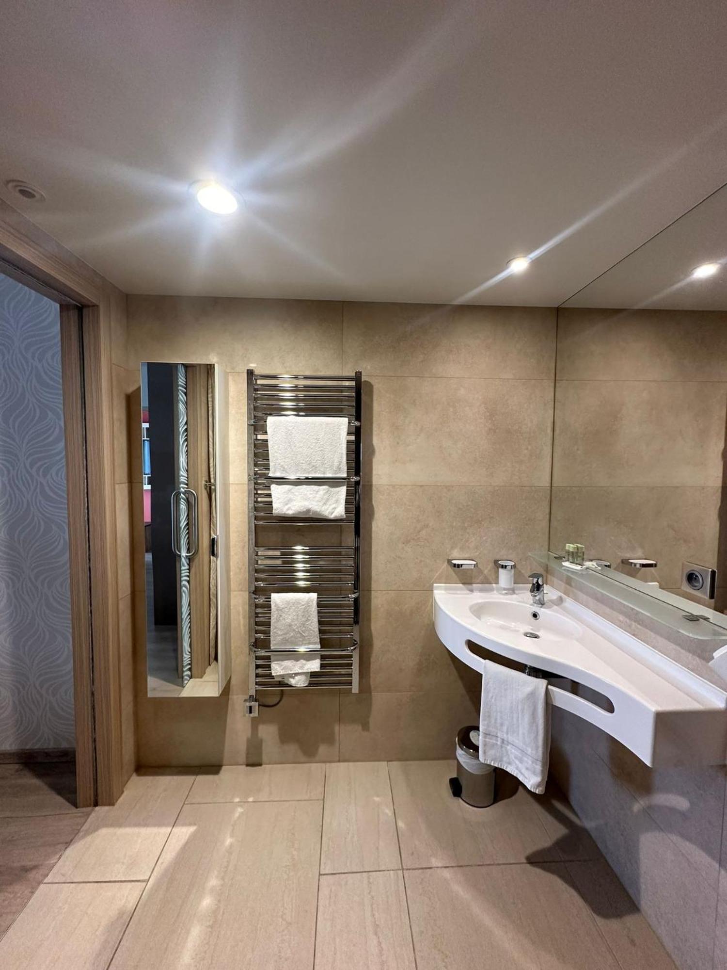 Zenao Montreuil- Croix De Chavaux Apartment Montreuil  Ngoại thất bức ảnh